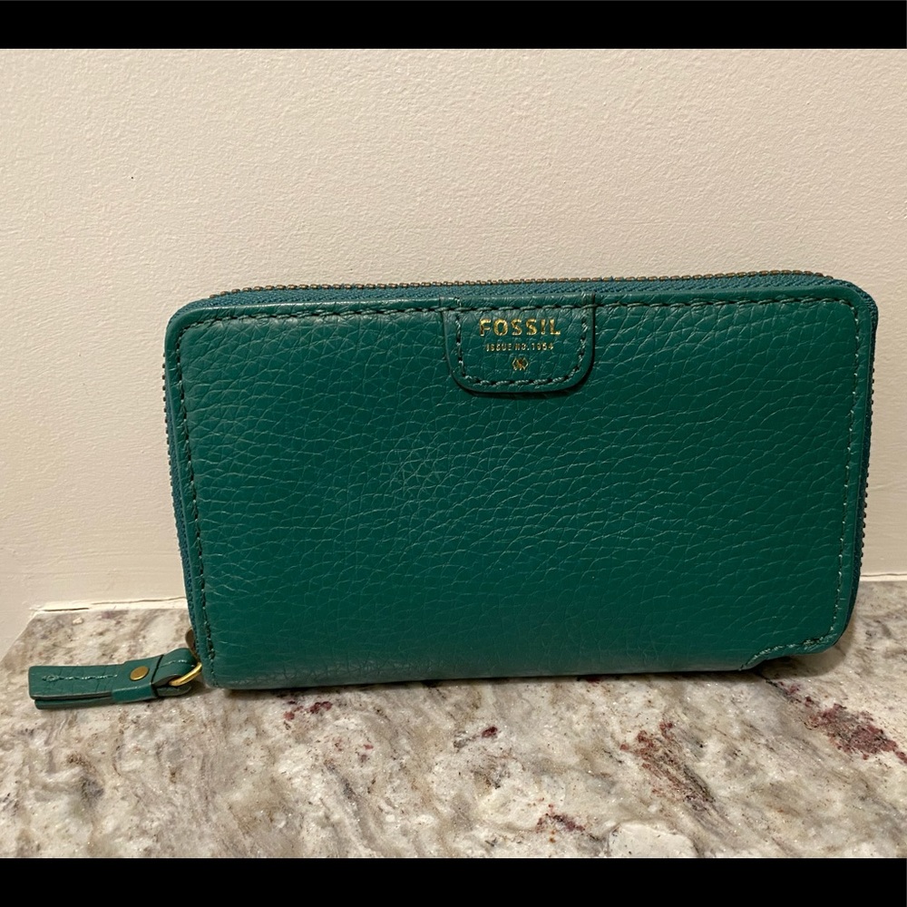 Green women’s zipper wallet Fossil Issue No. 1954